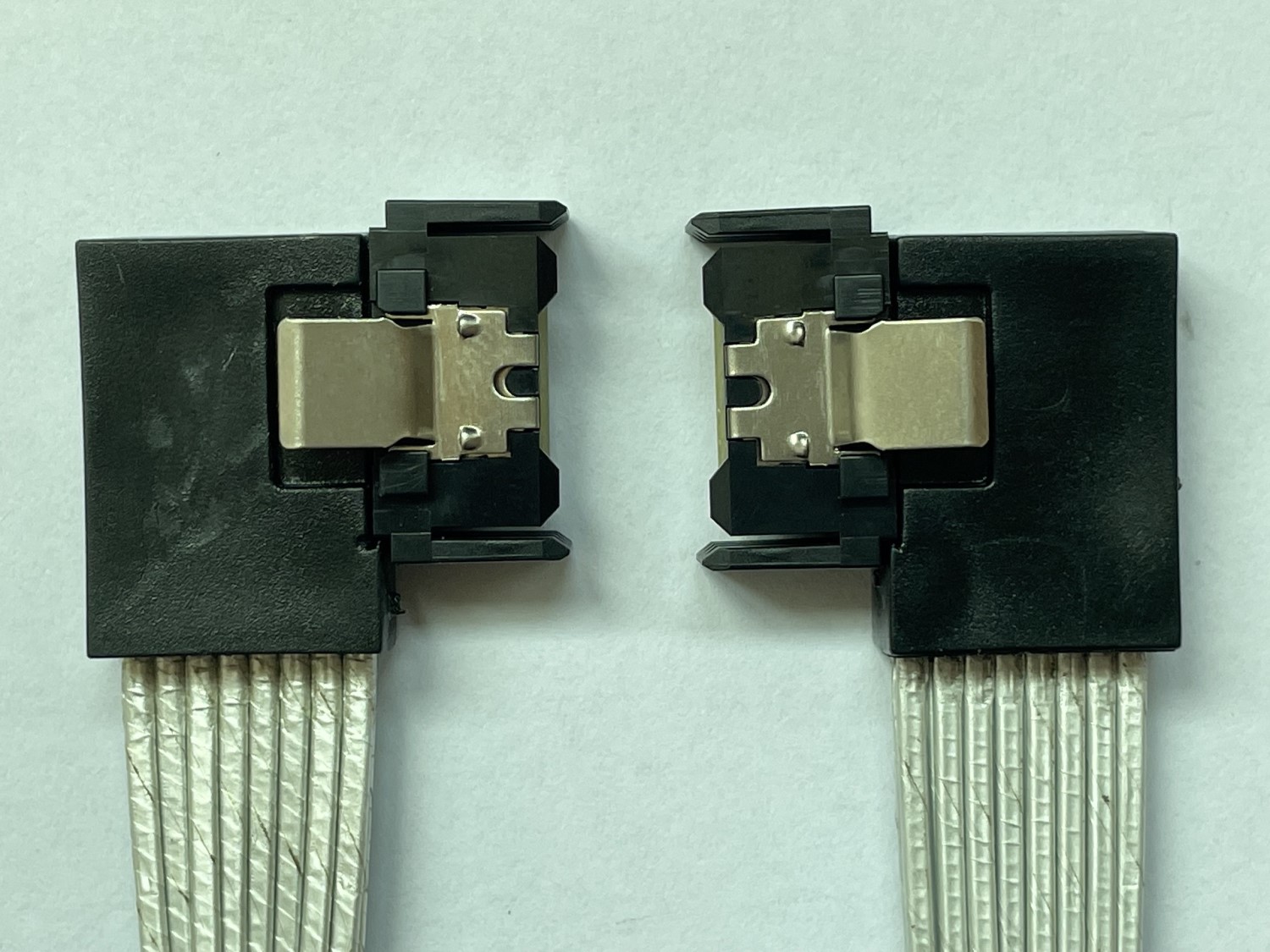 MCIO 4X-4X-左側彎右側彎 AI 服务器 85/100 欧姆 高速线缆